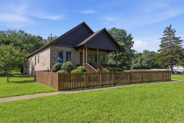 608 Cottage Lane, Benton, AR 72019