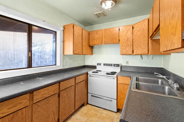 410 Kenwood Avenue, Medford, OR 97501