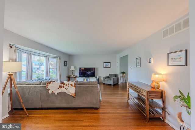 7 STRATHMORE DR, Cherry Hill, NJ 08003