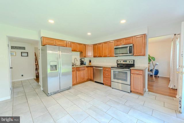 7 STRATHMORE DR, Cherry Hill, NJ 08003