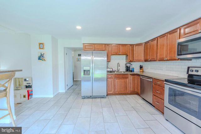 7 STRATHMORE DR, Cherry Hill, NJ 08003