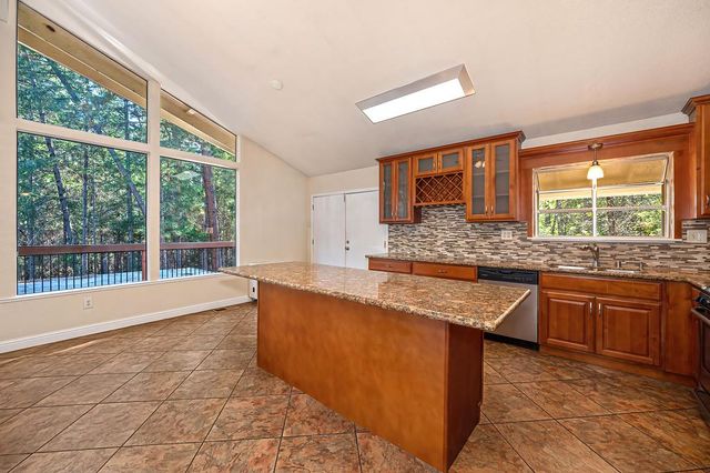26270 Green Acres Rd, Colfax, CA 95713