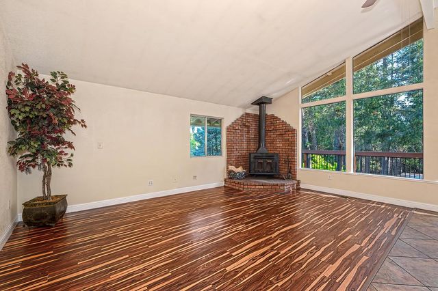 26270 Green Acres Rd, Colfax, CA 95713