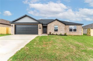 1001 Autumn Royal Avenue, Lowell, AR 72745