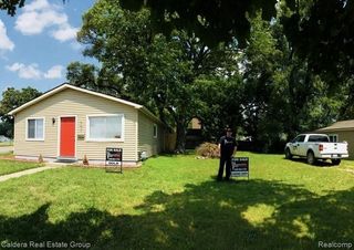 1005 E Muir Avenue, Hazel Park, MI 48030