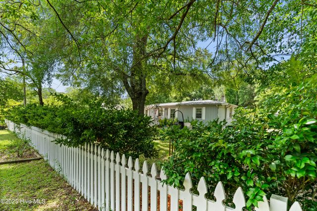210 Rutledge Drive, Wilmington, NC 28412