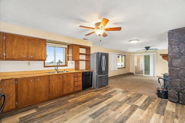 16630 E Foothills Dr, Spokane, WA 99217