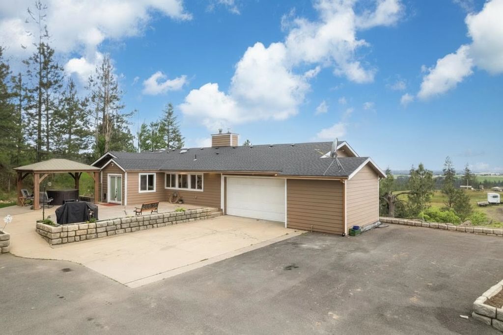 16630 E Foothills Dr, Spokane, WA 99217
