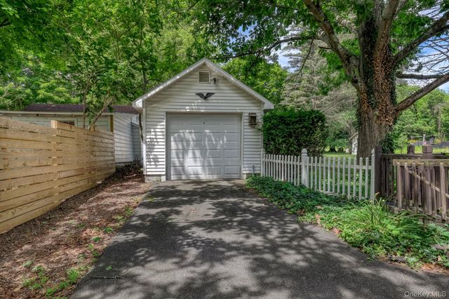 19 N Ohioville Road, New Paltz, NY 12561