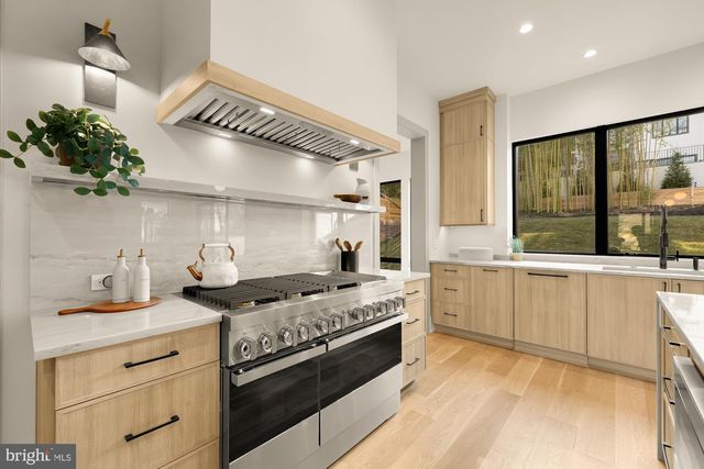 5828 TANGLEWOOD DR, Bethesda, MD 20817