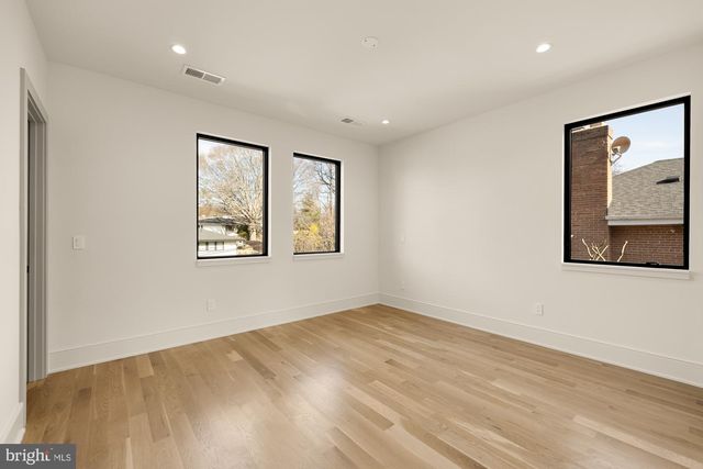 5828 TANGLEWOOD DR, Bethesda, MD 20817