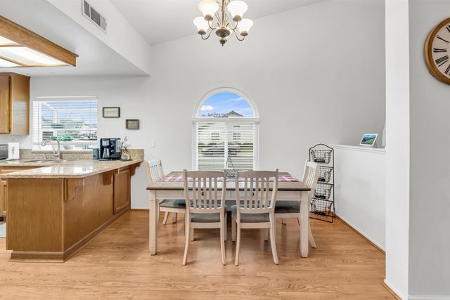 323 Emerald Oak Dr, Galt, CA 95632