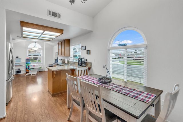 323 Emerald Oak Dr, Galt, CA 95632