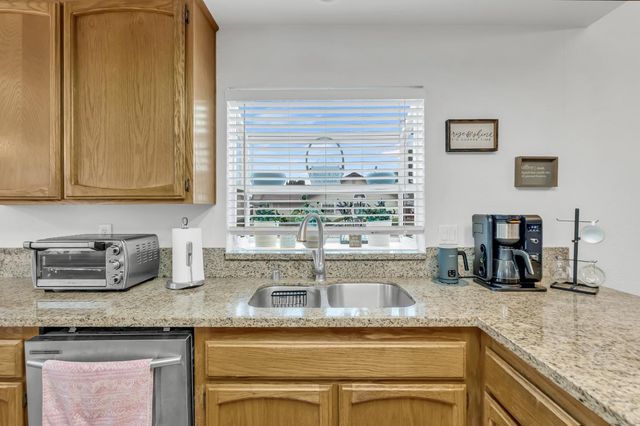 323 Emerald Oak Dr, Galt, CA 95632