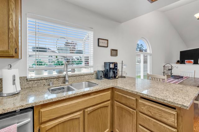 323 Emerald Oak Dr, Galt, CA 95632