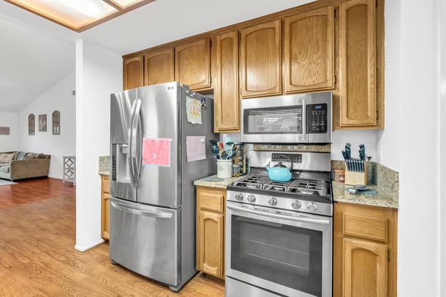 323 Emerald Oak Dr, Galt, CA 95632