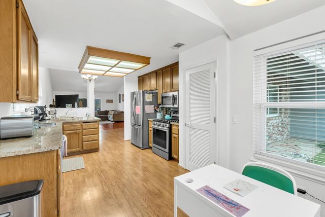 323 Emerald Oak Dr, Galt, CA 95632