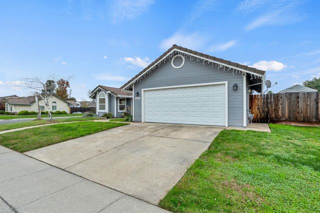 323 Emerald Oak Dr, Galt, CA 95632