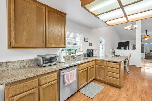 323 Emerald Oak Dr, Galt, CA 95632