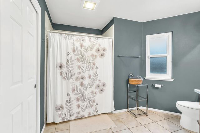 323 Emerald Oak Dr, Galt, CA 95632