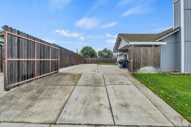 323 Emerald Oak Dr, Galt, CA 95632