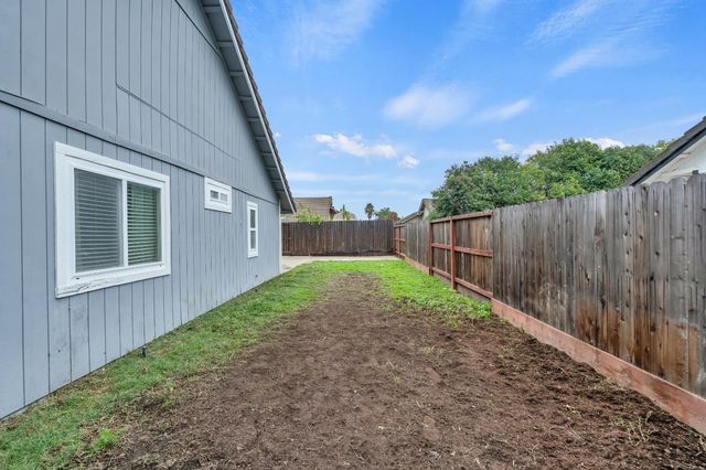 323 Emerald Oak Dr, Galt, CA 95632