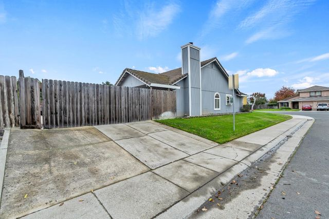 323 Emerald Oak Dr, Galt, CA 95632