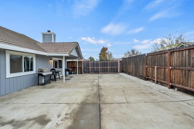 323 Emerald Oak Dr, Galt, CA 95632