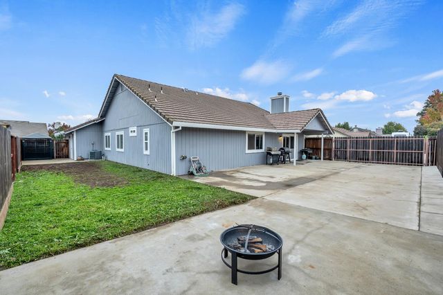 323 Emerald Oak Dr, Galt, CA 95632