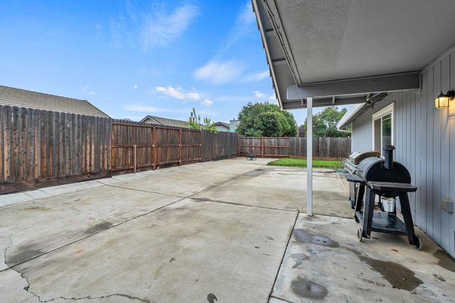 323 Emerald Oak Dr, Galt, CA 95632