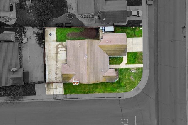 323 Emerald Oak Dr, Galt, CA 95632