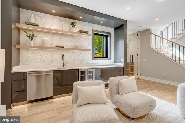 7400 CHURCHILL RD, Mclean, VA 22101