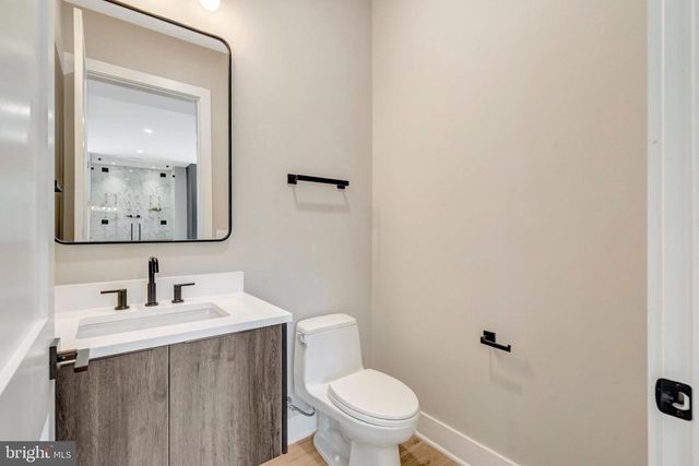 7400 CHURCHILL RD, Mclean, VA 22101