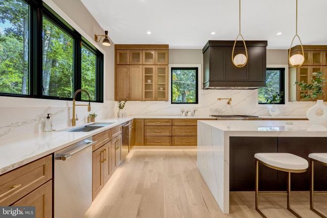 7400 CHURCHILL RD, Mclean, VA 22101