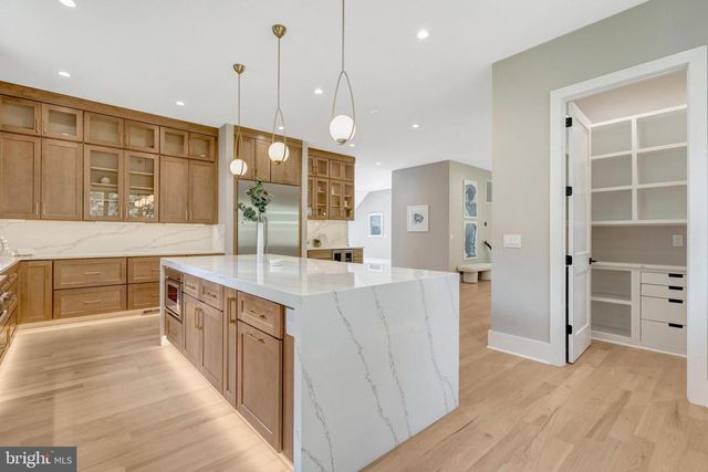 7400 CHURCHILL RD, Mclean, VA 22101