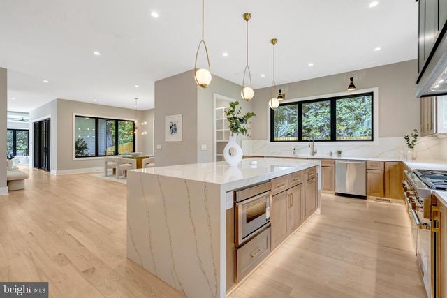 7400 CHURCHILL RD, Mclean, VA 22101