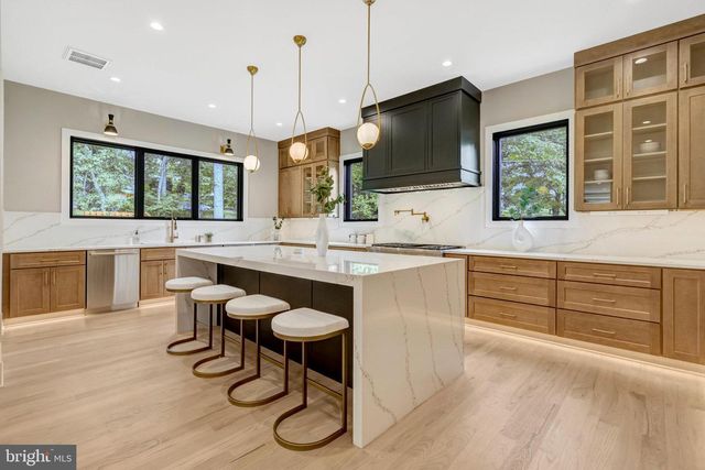 7400 CHURCHILL RD, Mclean, VA 22101