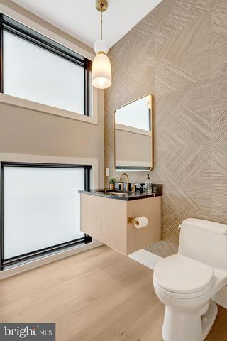 7400 CHURCHILL RD, Mclean, VA 22101