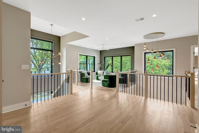 7400 CHURCHILL RD, Mclean, VA 22101