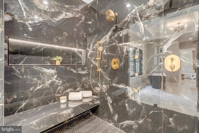 7400 CHURCHILL RD, Mclean, VA 22101