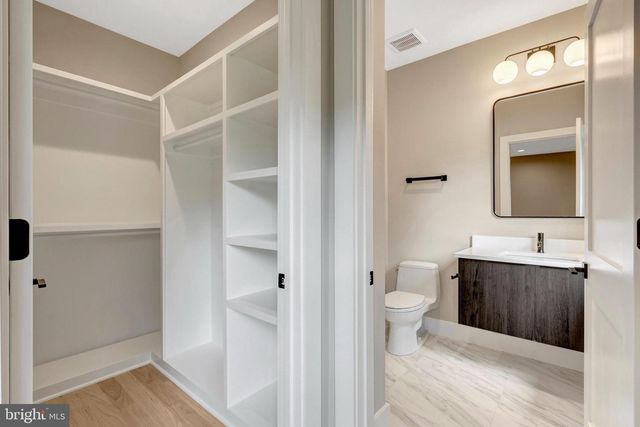 7400 CHURCHILL RD, Mclean, VA 22101