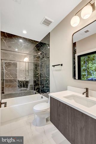 7400 CHURCHILL RD, Mclean, VA 22101