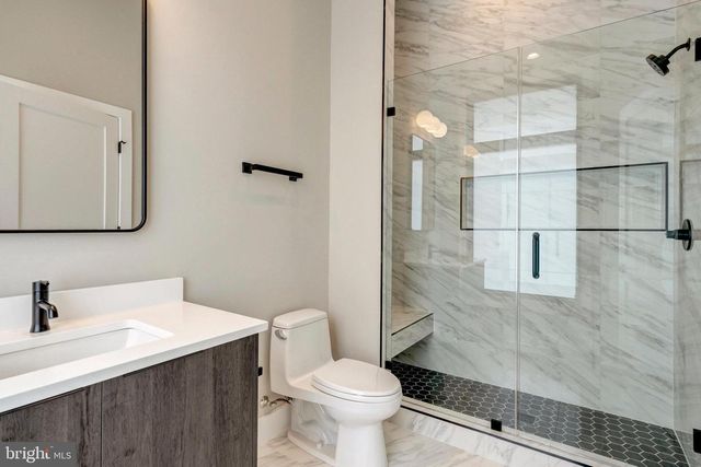 7400 CHURCHILL RD, Mclean, VA 22101