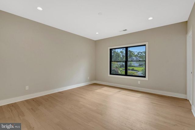 7400 CHURCHILL RD, Mclean, VA 22101