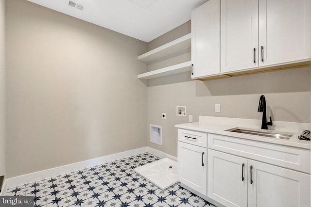 7400 CHURCHILL RD, Mclean, VA 22101