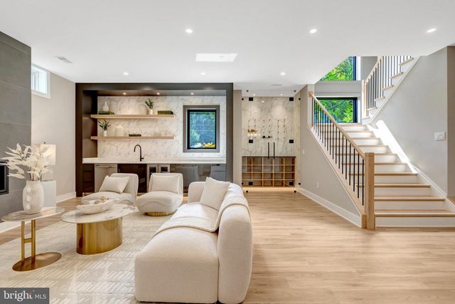 7400 CHURCHILL RD, Mclean, VA 22101