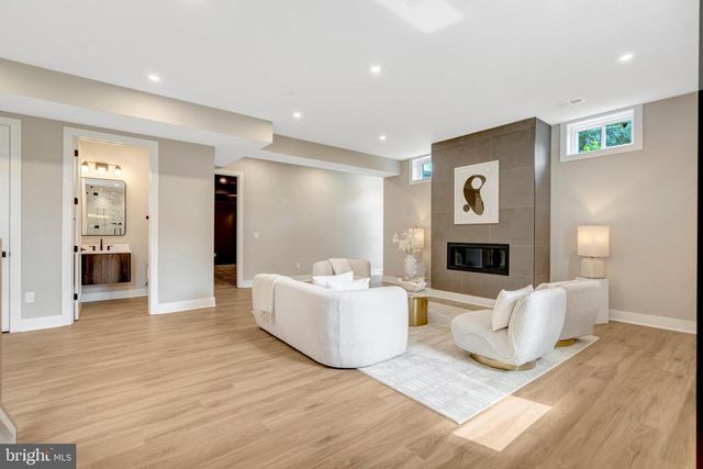 7400 CHURCHILL RD, Mclean, VA 22101