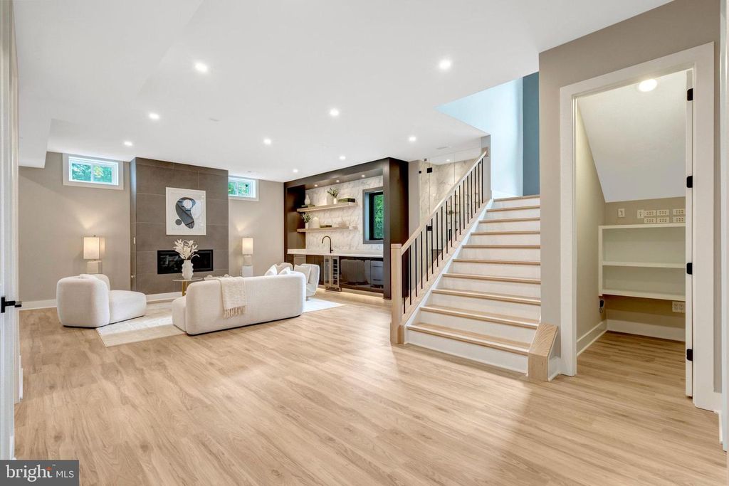 7400 CHURCHILL RD, Mclean, VA 22101