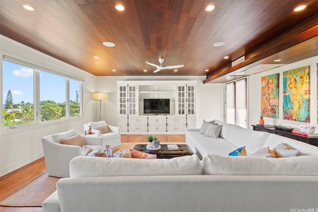 851 Aalapapa Drive, Kailua, HI 96734