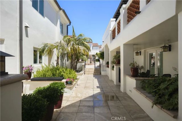 401 Seaward Road 6, Corona Del Mar, CA 92625
